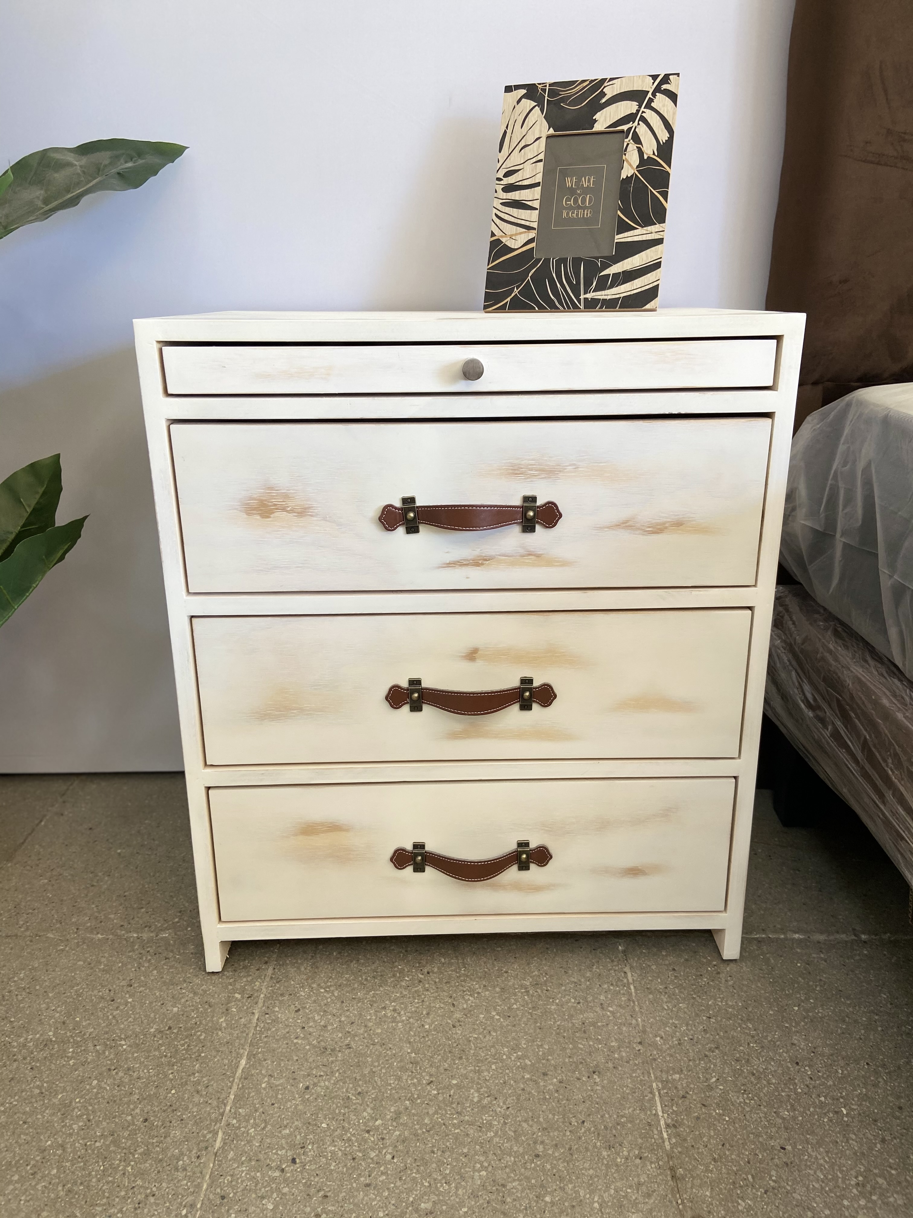 Velador 3 Cajones + 1 joyero Tiradores Café